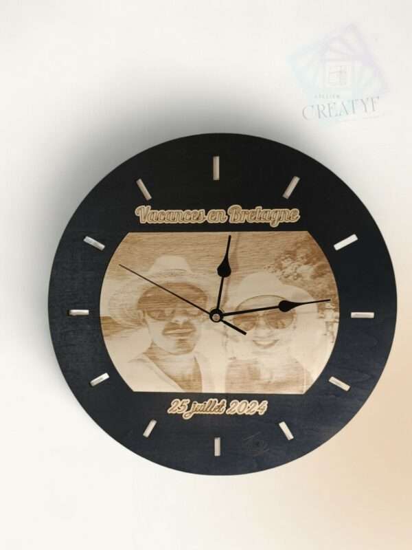 Horloge murale personnalisée en bois – Image 3