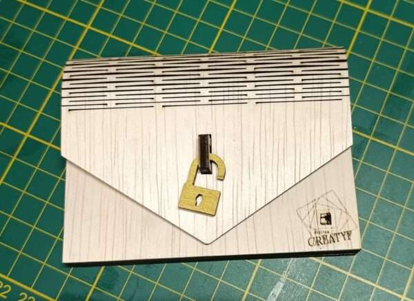 Enveloppe en bois personnalisée