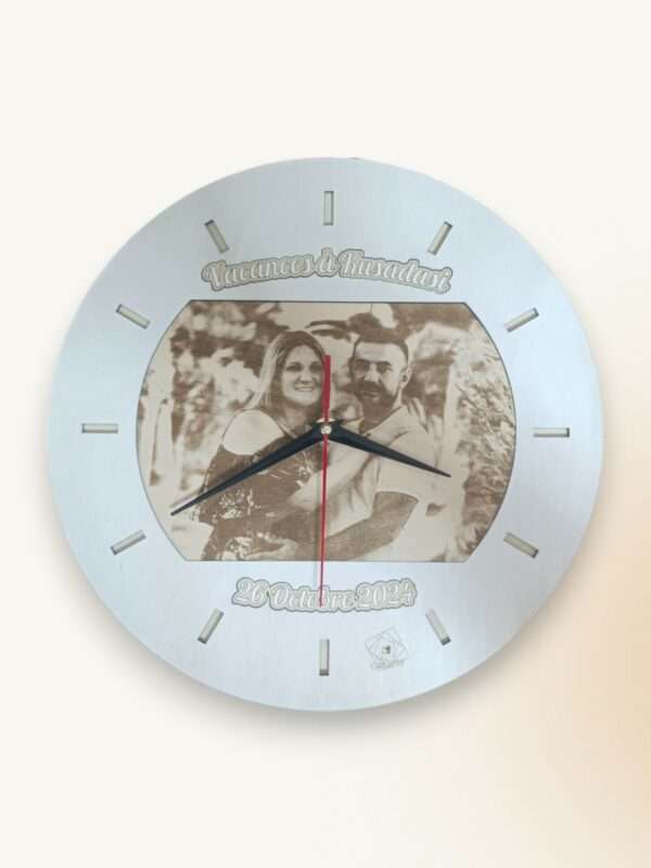 Horloge murale personnalisée en bois – Image 6