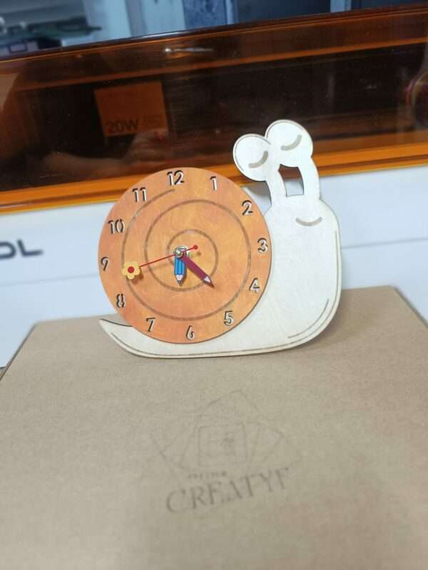 Horloges murales ludiques en bois  – Image 4