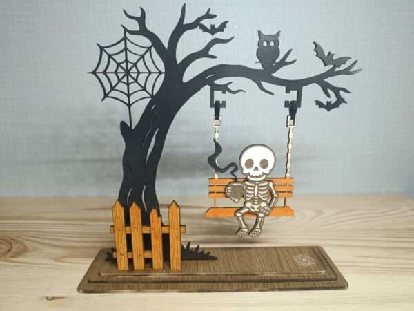 Halloween - Squelette assis sur sa balançoire – Image 3