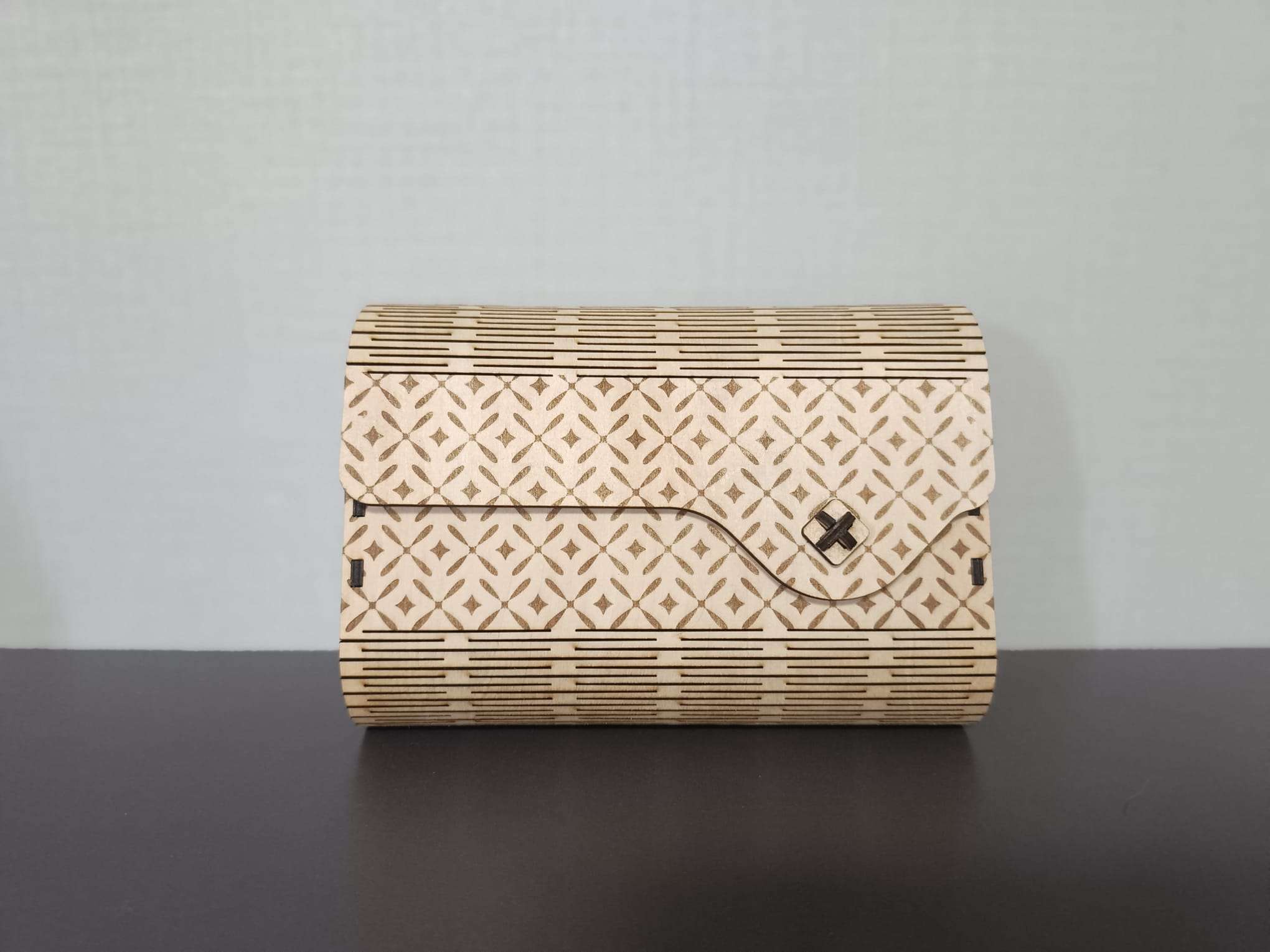 Sac à main ou pochette en bois gravé – Image 11