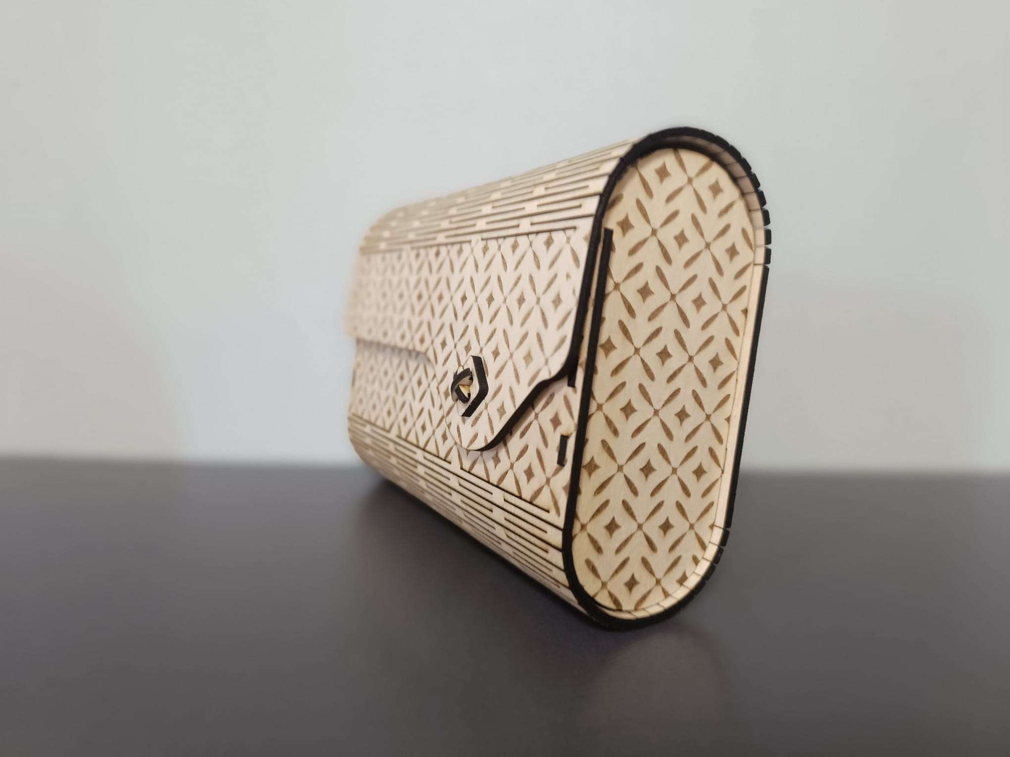 Sac à main ou pochette en bois gravé – Image 7