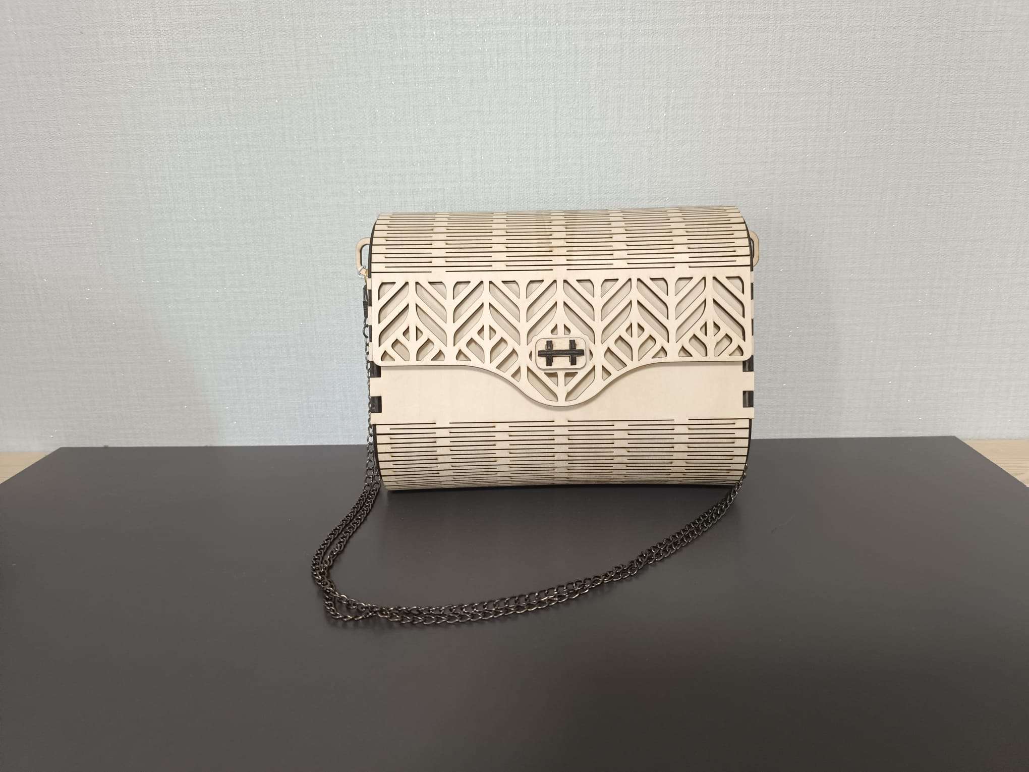 Sac à main ou pochette en bois gravé – Image 9