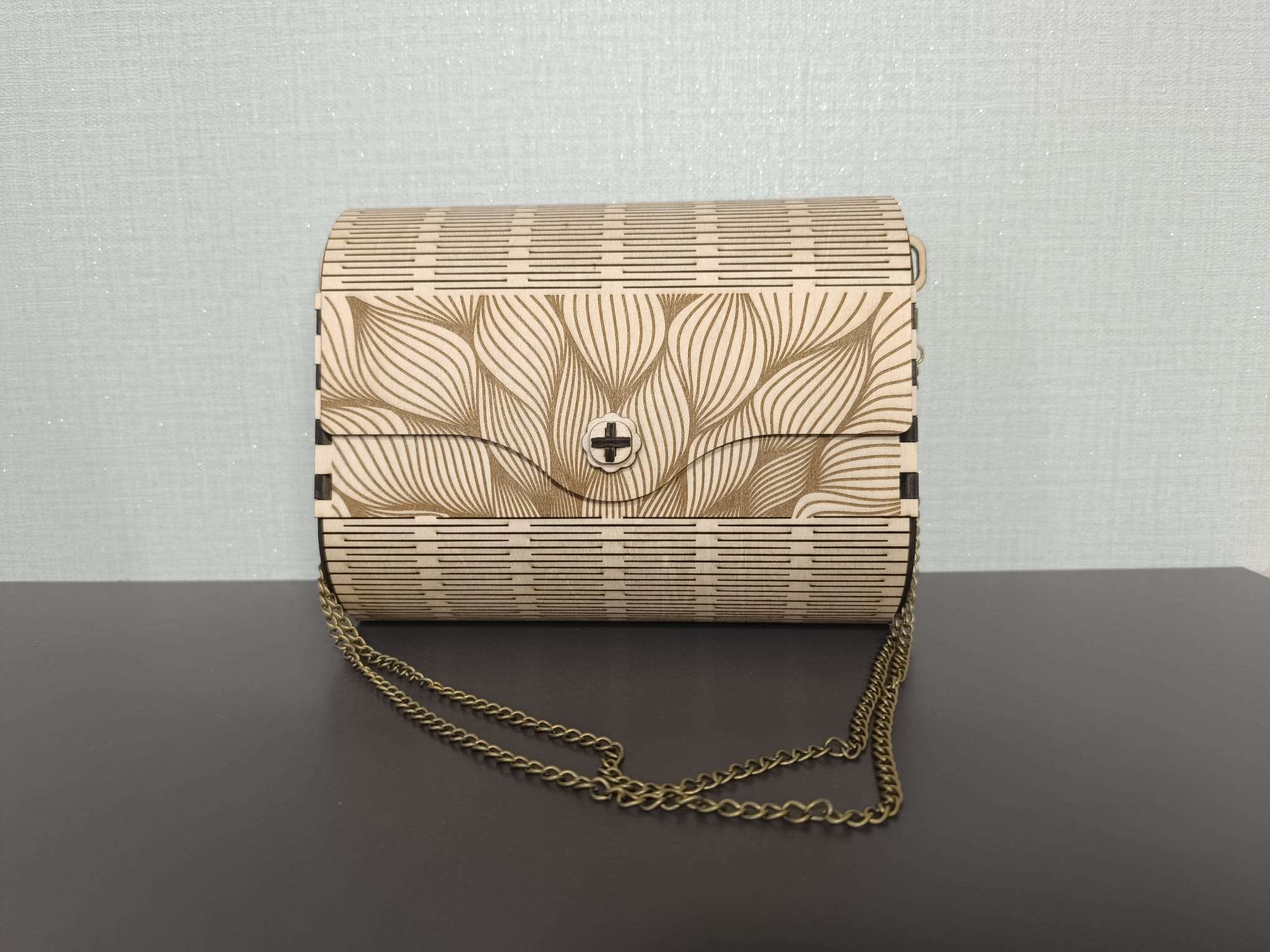 Sac à main ou pochette en bois gravé – Image 10