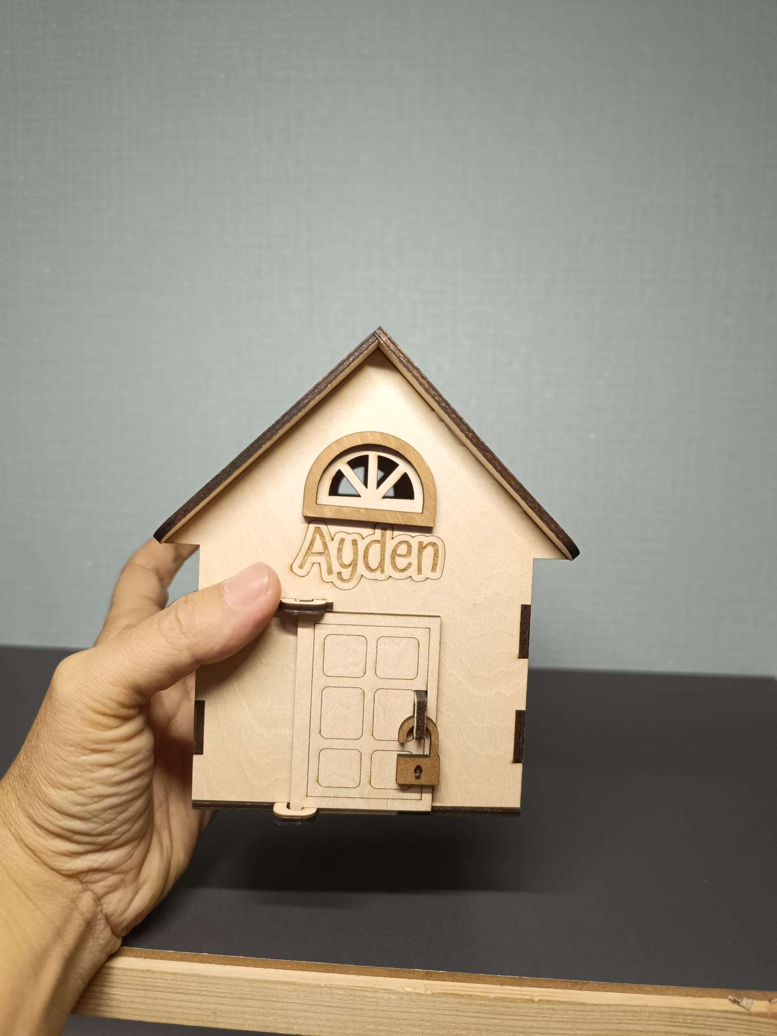 Tirelire en bois personnalisée – Image 3