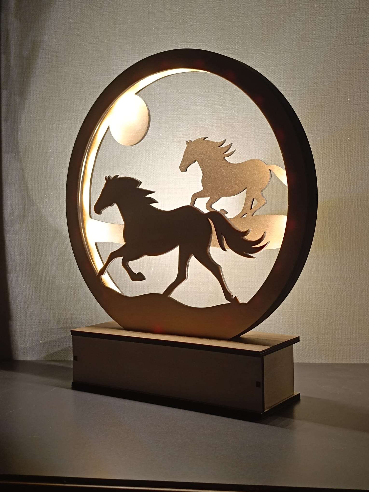 Lampe LED décorative personnalisée en bois – Image 4