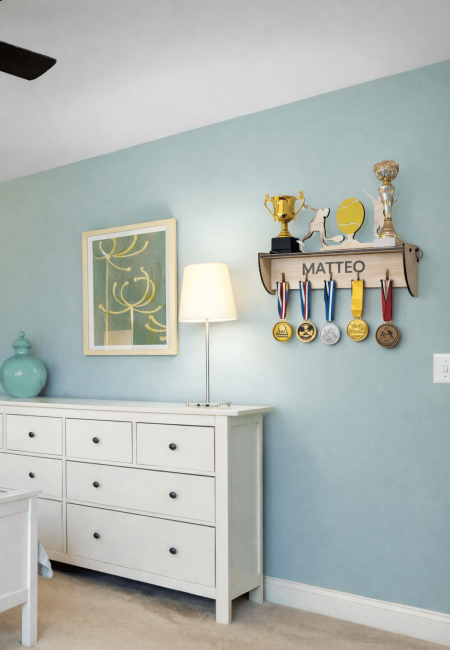 Espace personnalisé de motel avec trophées et médailles